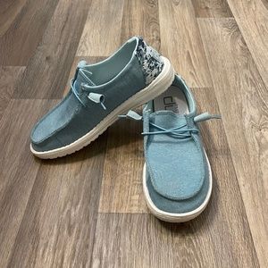 Big Kids teal hey dudes size 6